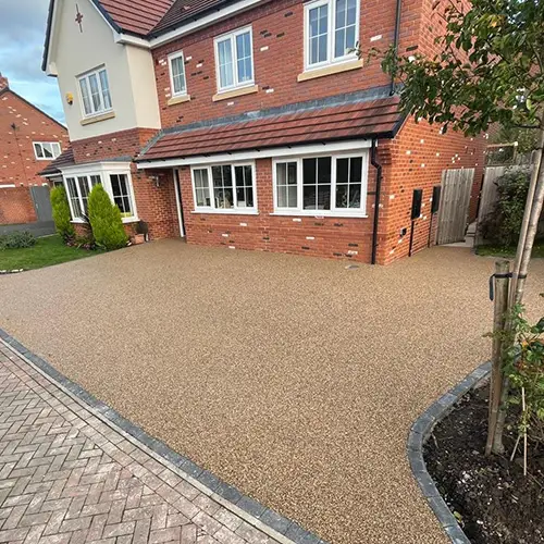 gallery-yorkshire-resin-exteriors-cappuccino-resin-driveway-leeds